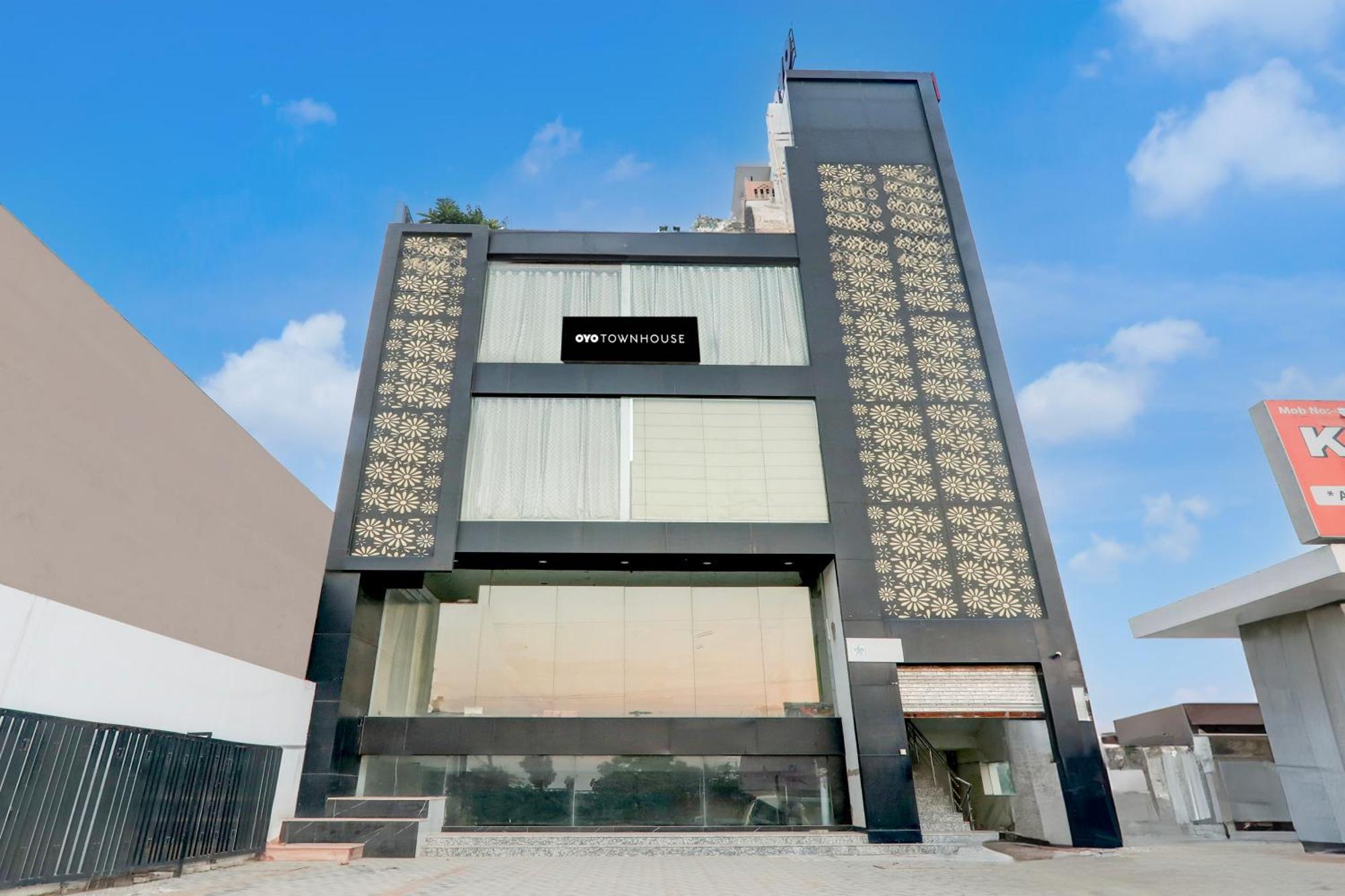 Super Hotel O Banthara Near Airport Banthra Sikandarpur Dış mekan fotoğraf
