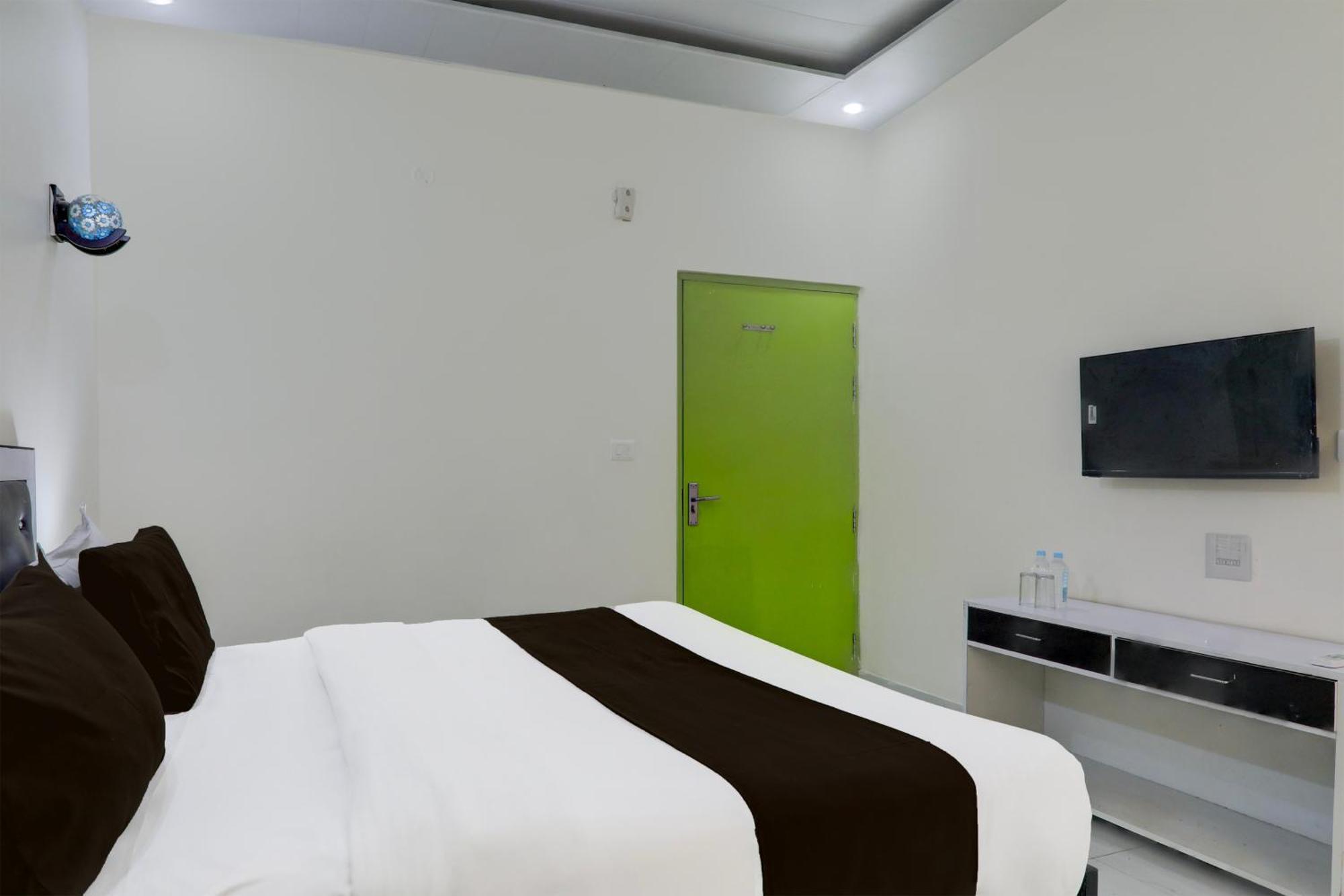 Super Hotel O Banthara Near Airport Banthra Sikandarpur Dış mekan fotoğraf