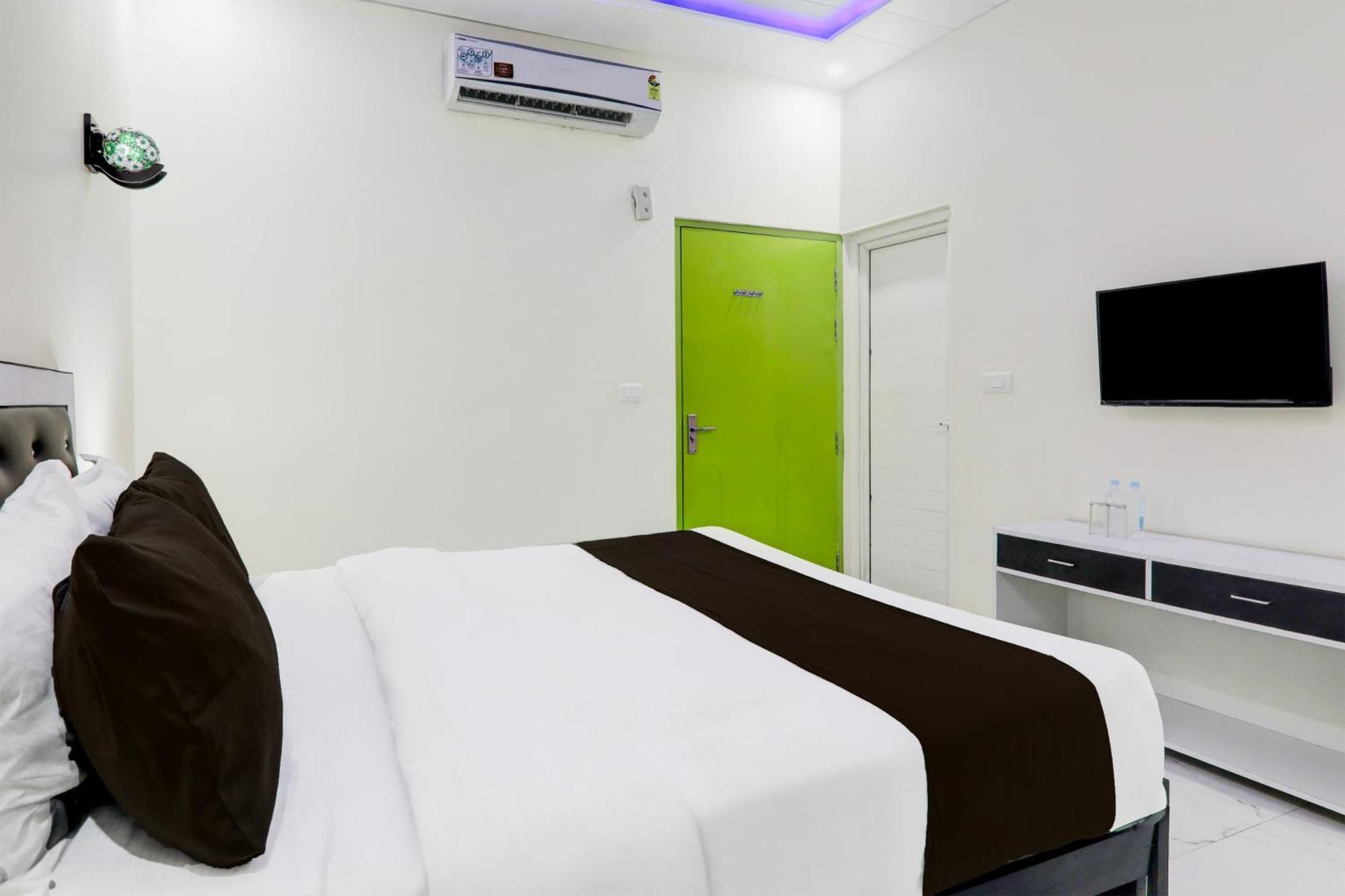 Super Hotel O Banthara Near Airport Banthra Sikandarpur Dış mekan fotoğraf