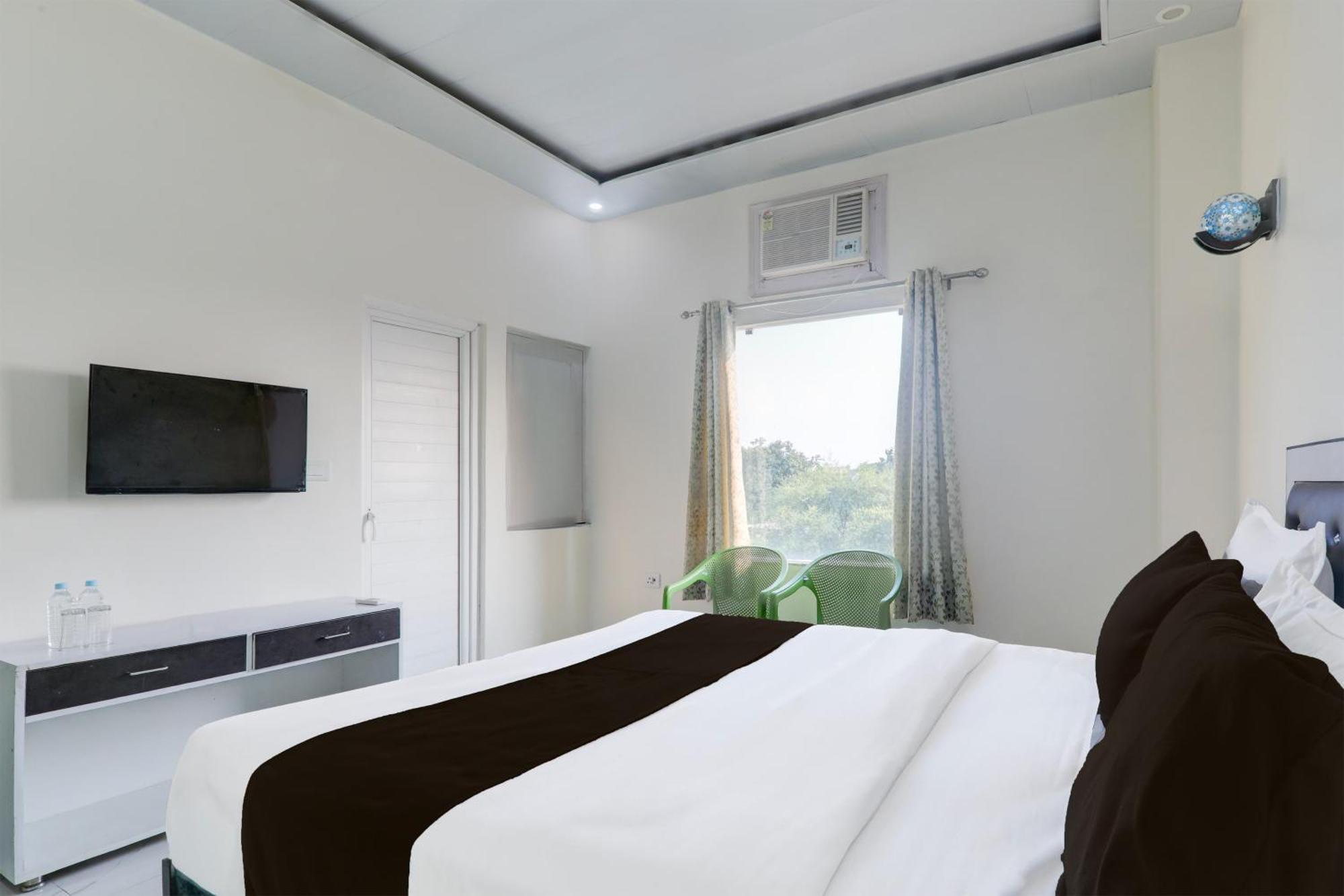 Super Hotel O Banthara Near Airport Banthra Sikandarpur Dış mekan fotoğraf