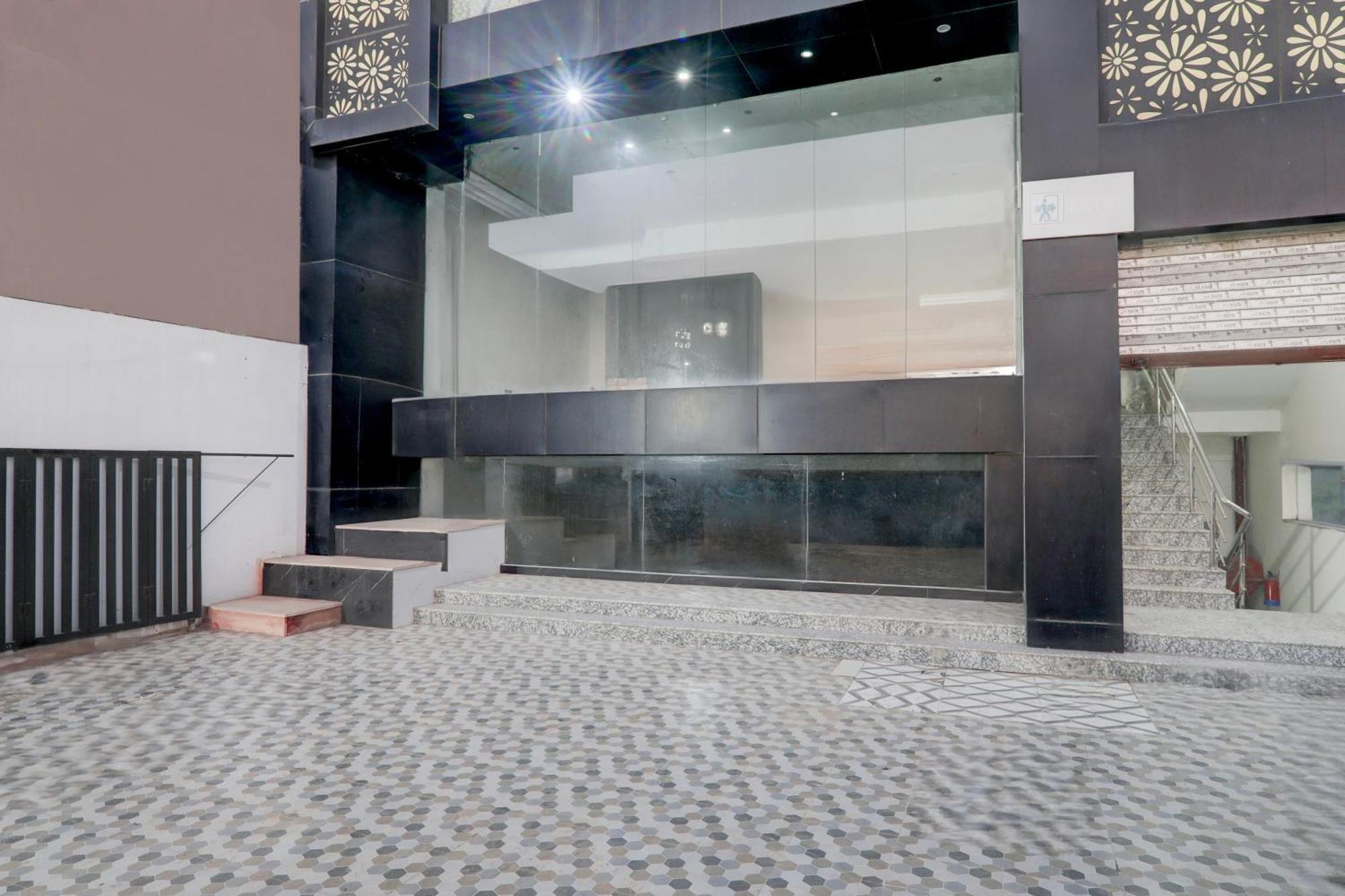 Super Hotel O Banthara Near Airport Banthra Sikandarpur Dış mekan fotoğraf