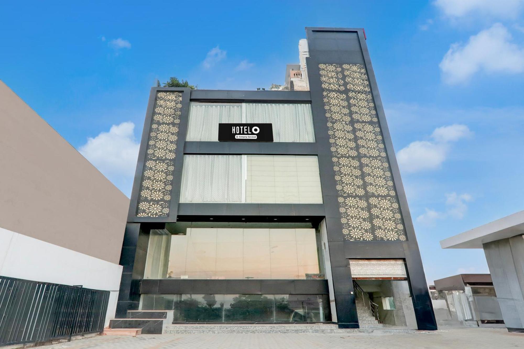 Super Hotel O Banthara Near Airport Banthra Sikandarpur Dış mekan fotoğraf