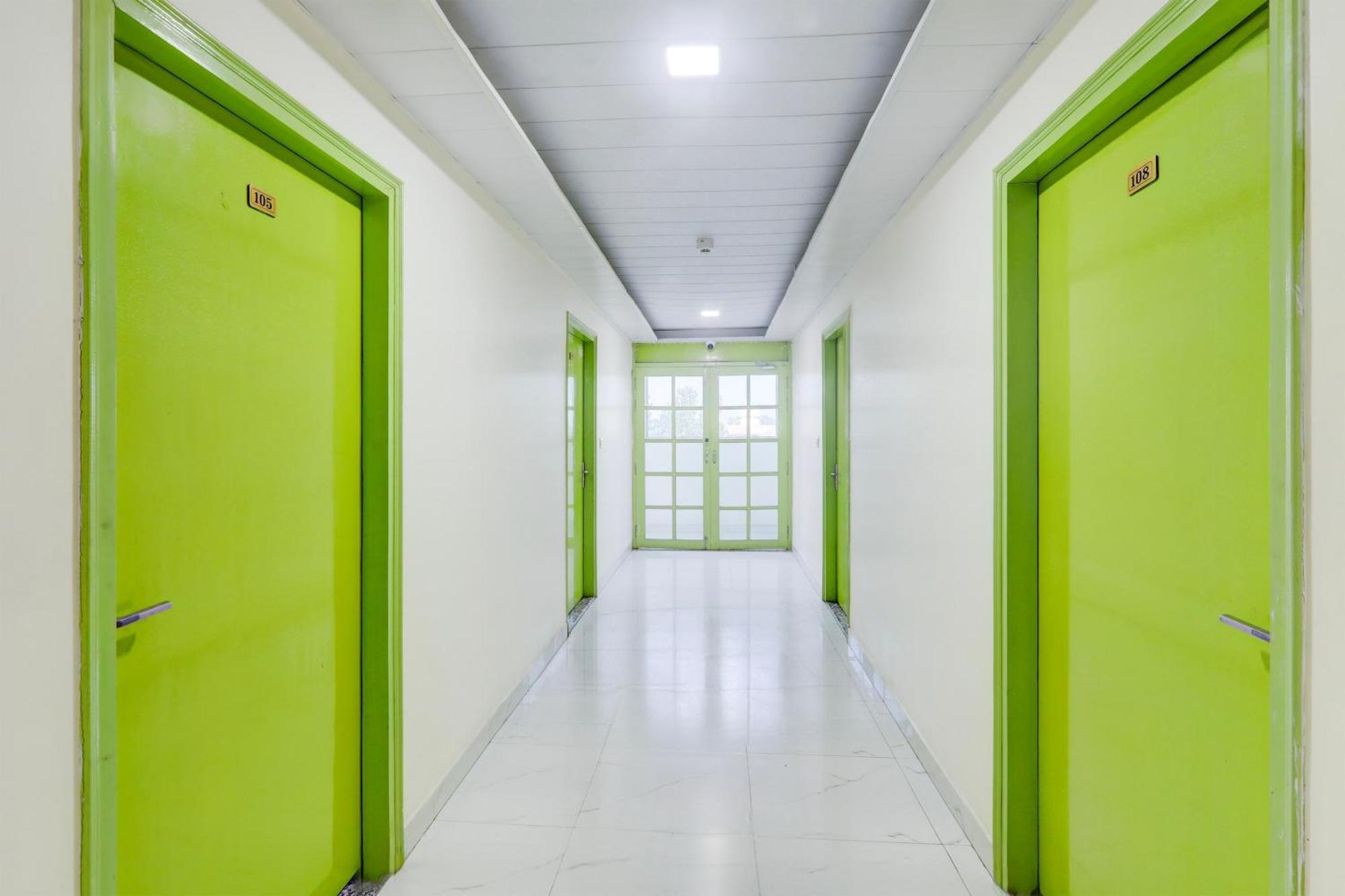 Super Hotel O Banthara Near Airport Banthra Sikandarpur Dış mekan fotoğraf
